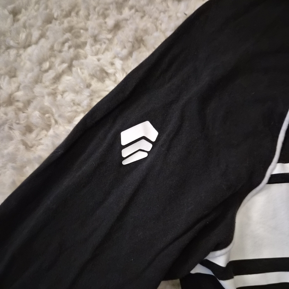 ☆5/$15☆H&M Divided EXTRA Racing Long Sleeve Shirt | Black & White | XS - Picture 3 of 16